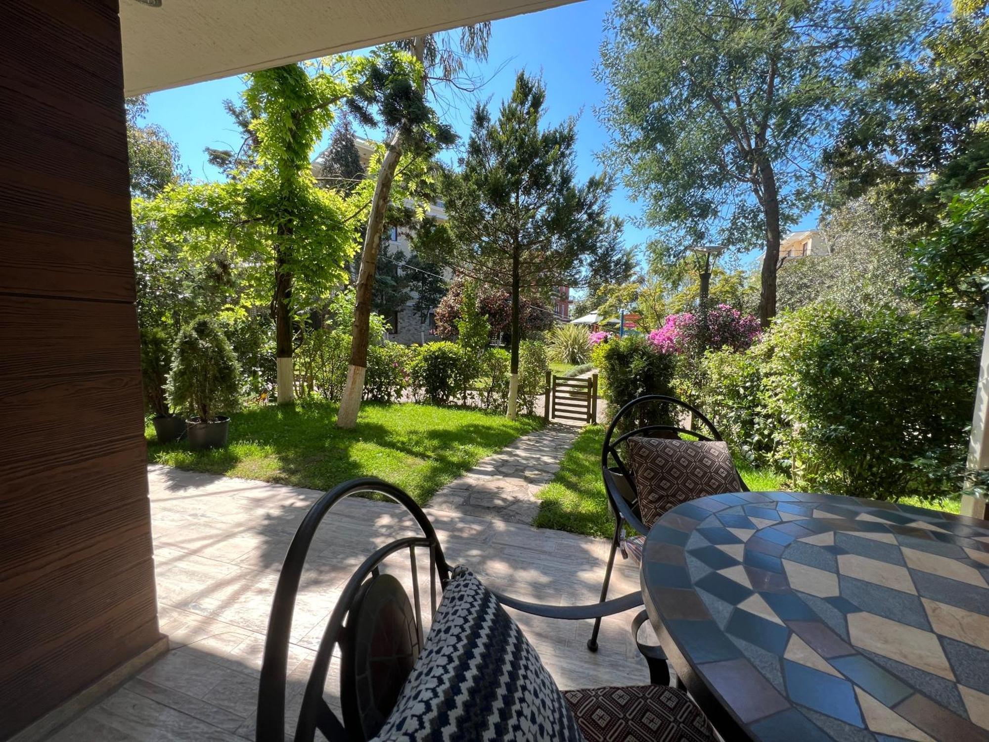 Luxury Oasis Apartment Chakvi Szoba fotó